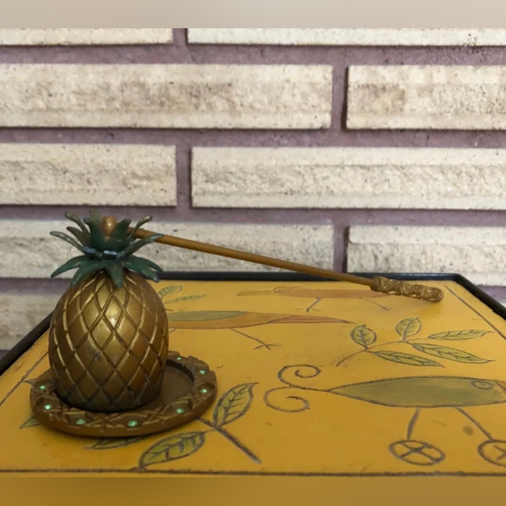 PartyLite Island Escape Pineapple Candle Snuffer - Partylite Home Decor - Picture 2 of 4